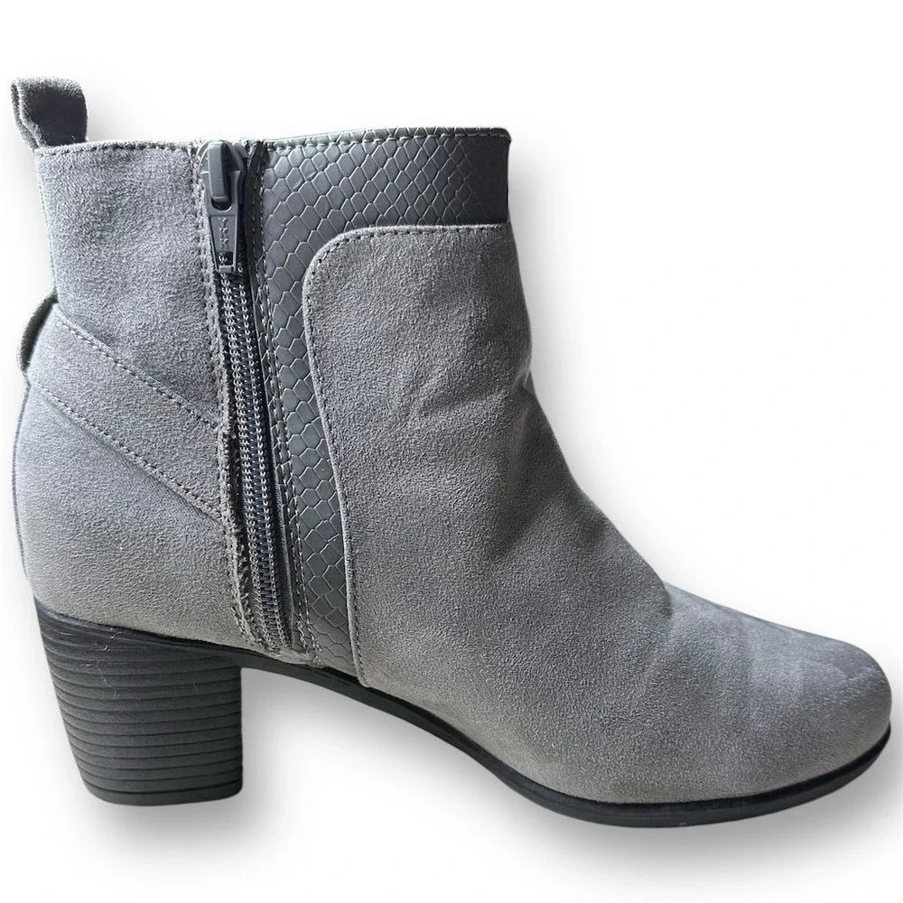 Croft & Barrow  with Ortholite Ecco Women's Gray Ankle Faux Suede Booties Sz 6 M
